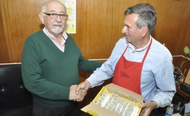 Productores ap&iacute;colas de la ciudad recibieron 125 abejas reinas 