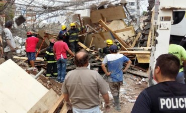 Derrumbe de la obra en construcci&oacute;n en avenida Rocca: el Municipio se puso a disposici&oacute;n de la Justicia para esclarecer el hecho