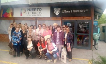 Mujeres de la ciudad disfrutaron de un paseo por el Puerto de Frutos