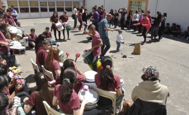 Con una muestra din&aacute;mica y una marat&oacute;n, la EES N&deg;17 culmin&oacute; sus proyectos &aacute;ulicos 