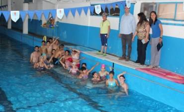 El Municipio impulsa la nataci&oacute;n como actividad escolar 