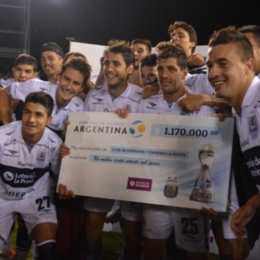 Gimnasia y Esgrima La Plata venci&oacute; a San Lorenzo por penales y ser&aacute; rival de River