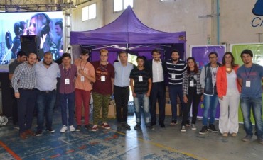 "El Municipio est&aacute; para acompa&ntilde;arlos", les asegur&oacute;  Abella a los j&oacute;venes 