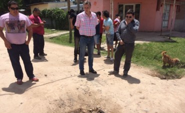 Axel Cantlon recorri&oacute; el barrio San Jacinto y pidi&oacute; la reparaci&oacute;n de las calles