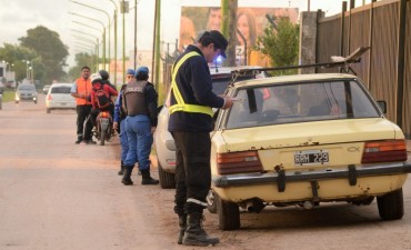 Operativo en La Josefa: 7 personas aprehendidas y 2 veh&iacute;culos incautados por delitos 