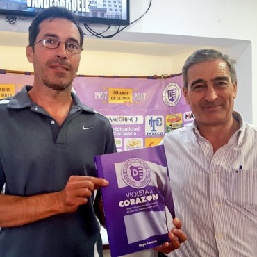 Se present&oacute; para la prensa el libro "Violeta el Coraz&oacute;n", obra de Sergio Karnincic.