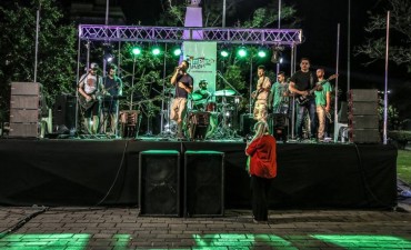 El rock son&oacute; a pleno en la plaza Eduardo Costa 