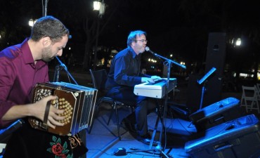 Más de 150 vecinos disfrutaron de un espectaculo tanguero al aire libre
