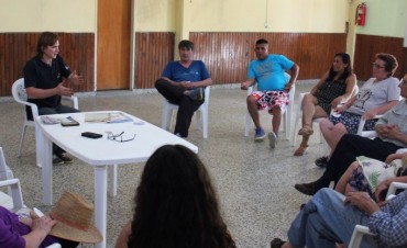 Vecinos de la ciudad participaron de un taller de huerta familiar