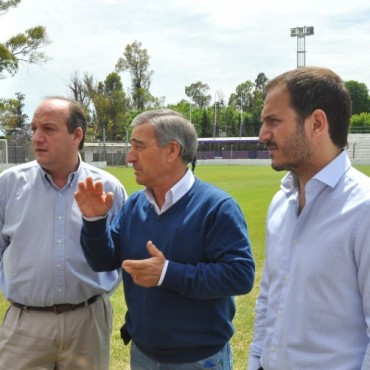 Villa D&aacute;lmine agradeci&oacute; al Intendente por concretar el sue&ntilde;o del estadio propio