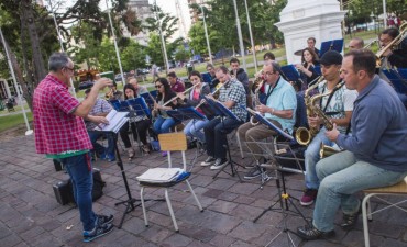 La Orquesta Municipal ensaya todos los jueves en la plaza Eduardo Costa 