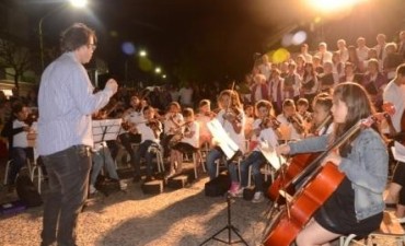 La Orquesta Escuela sale a la plaza Eduardo Costa