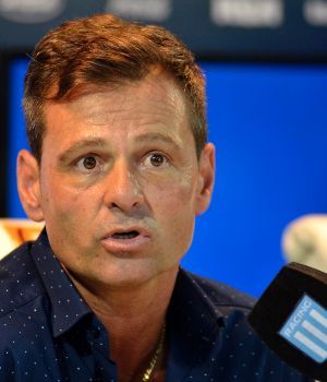 Racing Club se qued� sin gas renunci� Cocca 