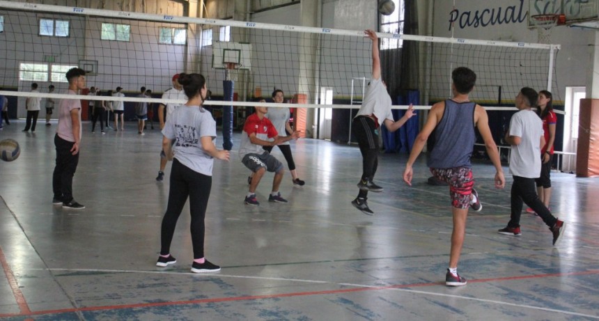 Escuelas secundarias participaron del último intercolegial del año de Vóley