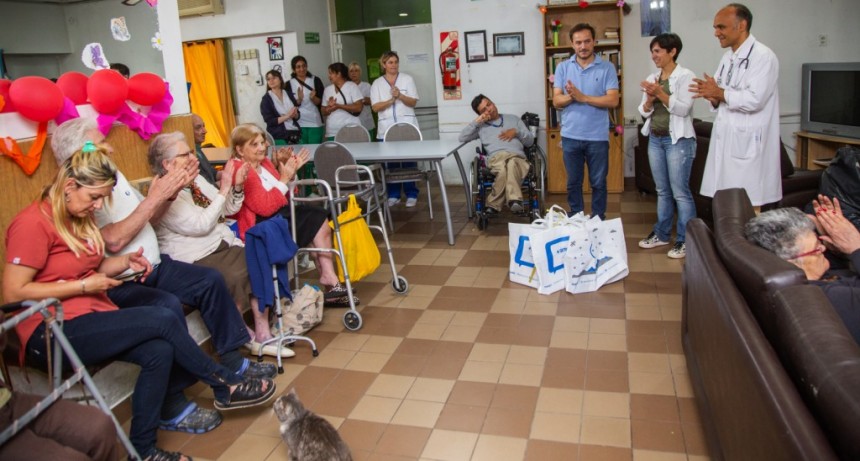 Nueva entrega de tablets a los adultos mayores de la ciudad