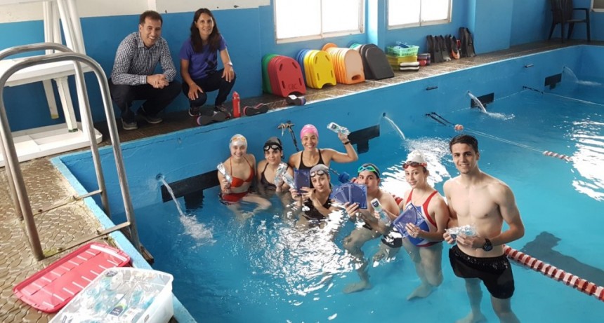 El Municipio entreg&oacute; materiales para nataci&oacute;n