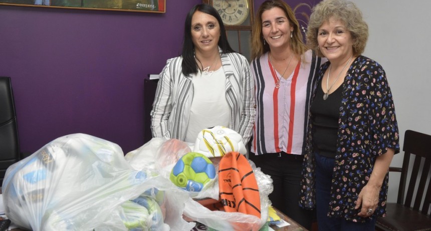 Entregan material did&aacute;ctico a instituciones educativas de la ciudad