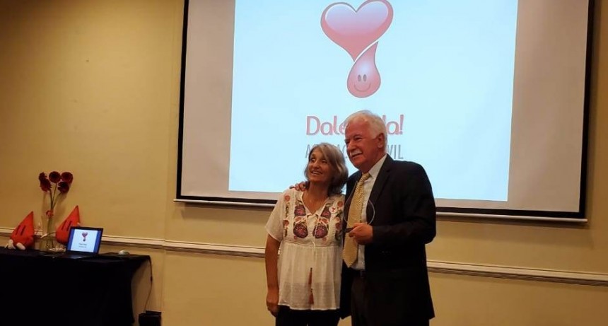 El Doctor Roberto Cianis recibi&oacute; un reconocimiento por su compromiso con la Donaci&oacute;n Voluntaria de Sangre