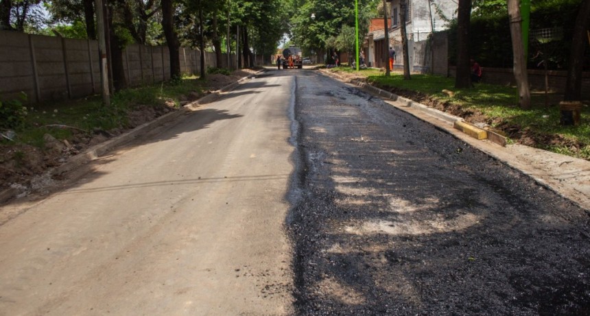 Barrio La Argentina: siguen las obras de pavimentaci&oacute;n