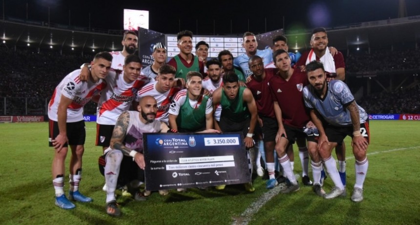 River peg&oacute; en el cierre de los dos tiempos y venci&oacute; a Estudiantes (BA)