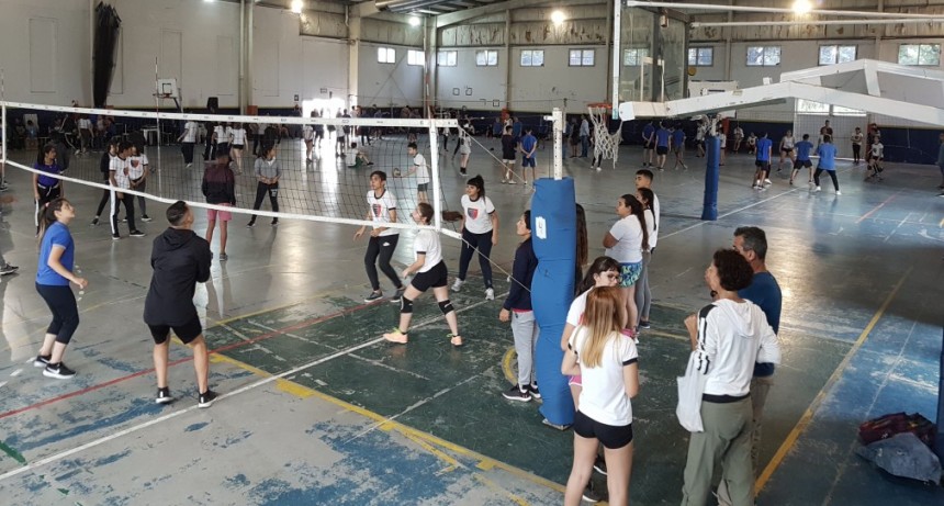 M&aacute;s 350 alumnos participaron de un Torneo Interescolar de V&oacute;ley
