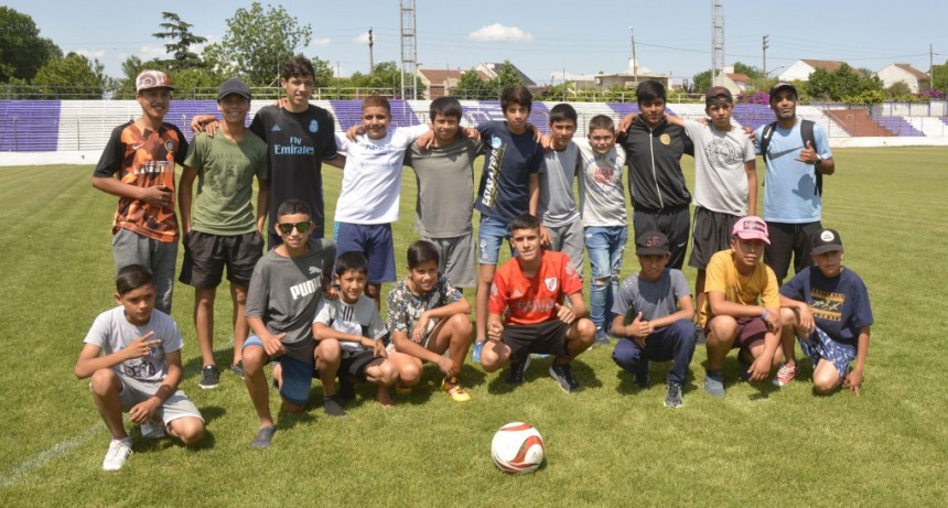 Ni&ntilde;os y j&oacute;venes de Las Praderas y La Josefa visitaron el Club Villa D&aacute;lmine   