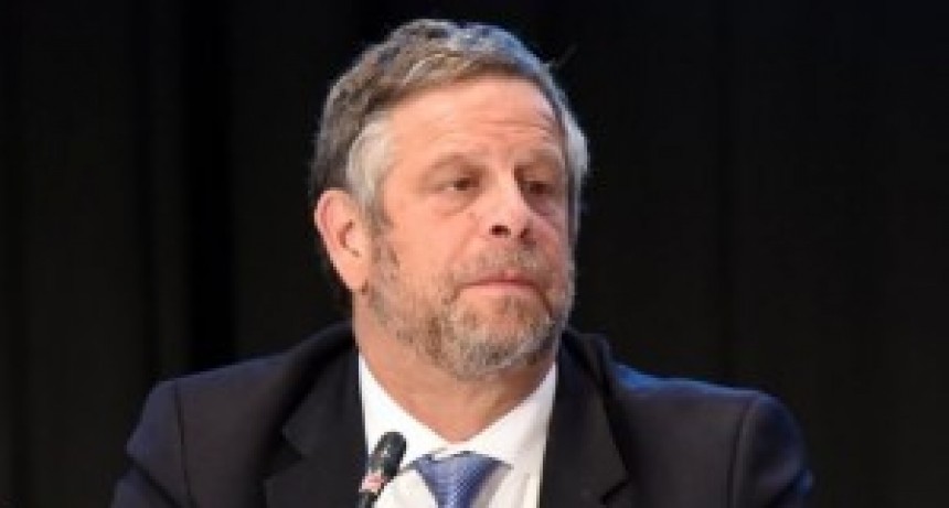 Adolfo Rubinstein present&oacute; su renuncia