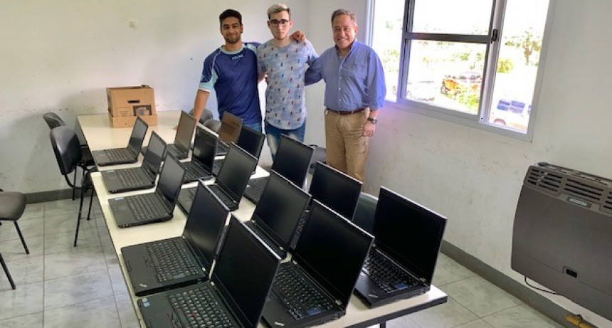 ROTARY CLUB CAMPANA : ENTREGA DE HERRAMIENTAS DE LABRANZA Y LAPTOPS