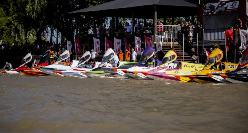 Ante 15.000 vecinos, se disput&oacute; por primera vez en Campana la F1 Powerboat