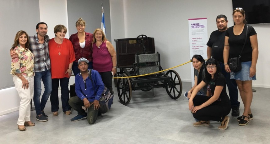 Los alumnos del curso Ingl&eacute;s Tur&iacute;stico comenzaron con las pr&aacute;cticas en el Museo del Autom&oacute;vil