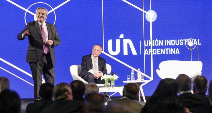 Alberto Fern&aacute;ndez en la UIA: "No vamos a premiar a los que especulan, vamos a ayudar a los que producen"