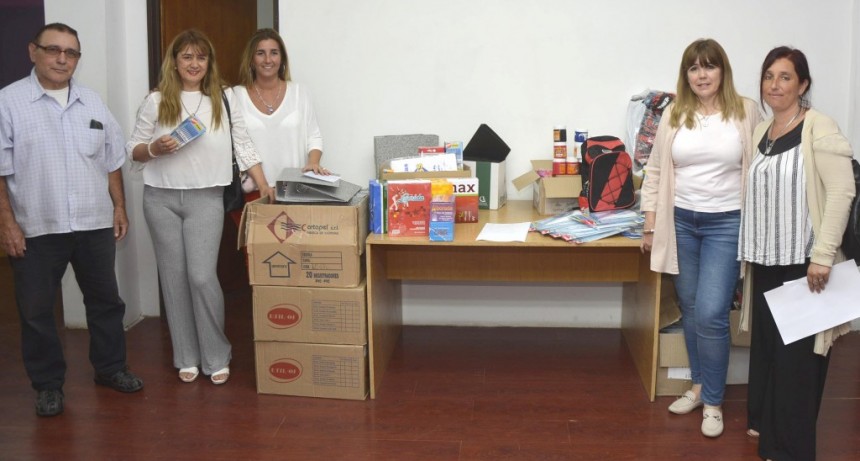 Entregan insumos de librer&iacute;a a instituciones educativas de la ciudad