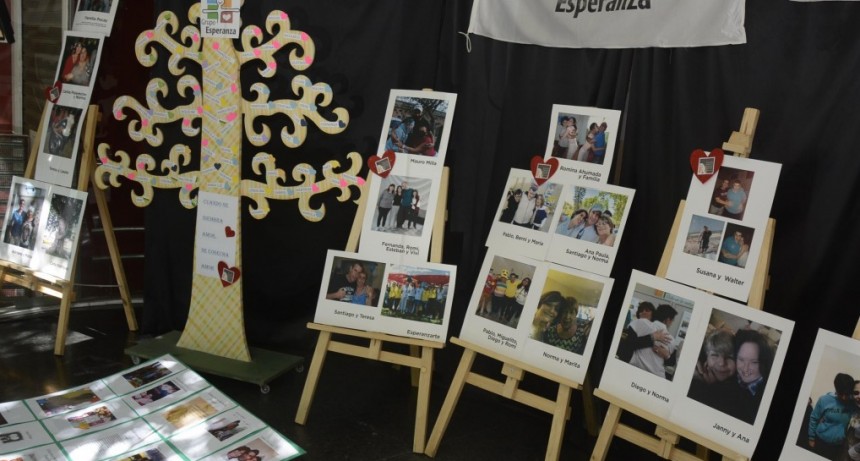 El Grupo Esperanza inauguró la muestra “Extrañando los abrazos”