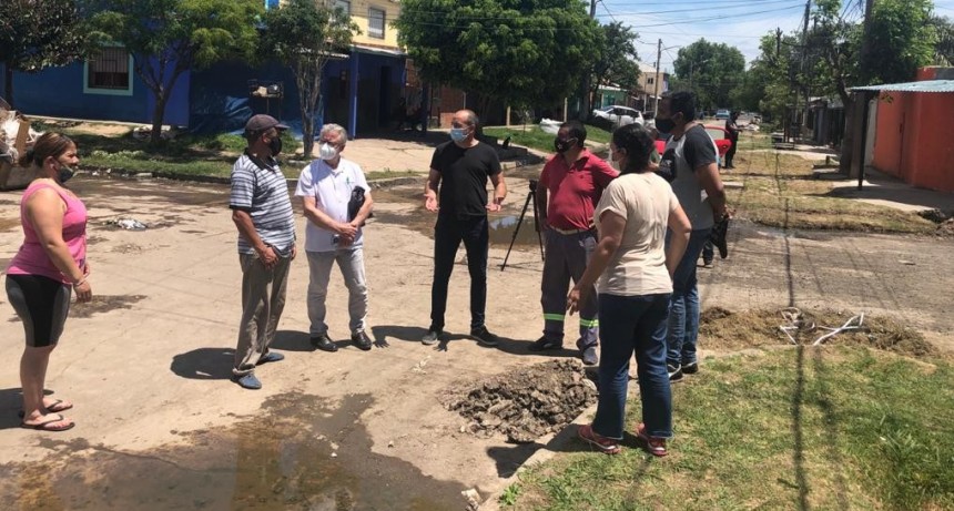 B° Dignidad : “Mientras Abella corre carreras los vecinos conviven con la materia fecal en la cocina”