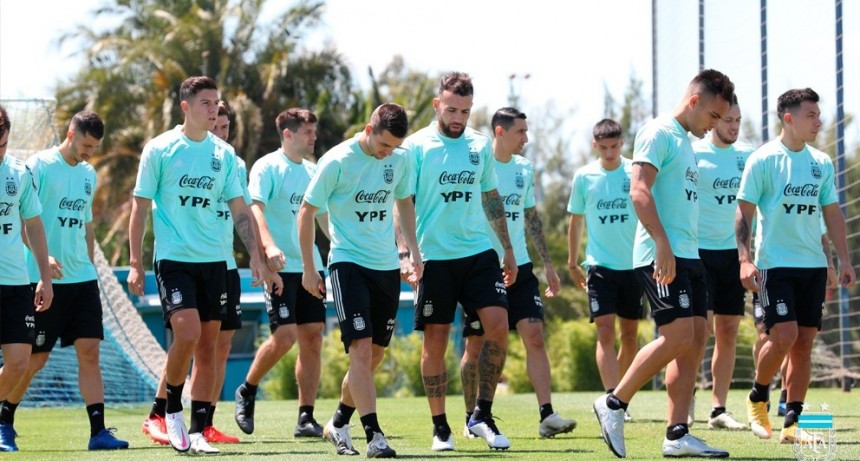 Tagliafico se entrenó a la par del plantel de cara al partido ante Perú