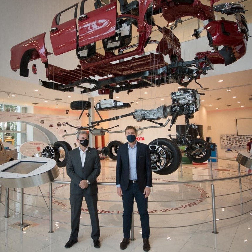 Santilli visitó la Planta Toyota en Zárate