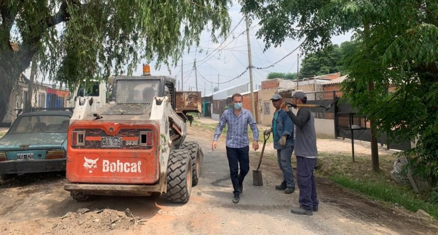 Limpian un microbasural en la calle Burgos 