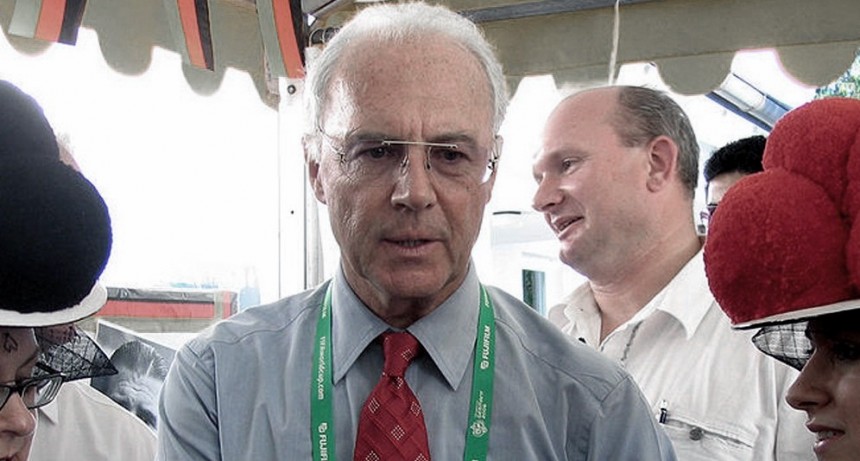 Beckenbauer: Maradona fue un genio que perdió el control de su vida