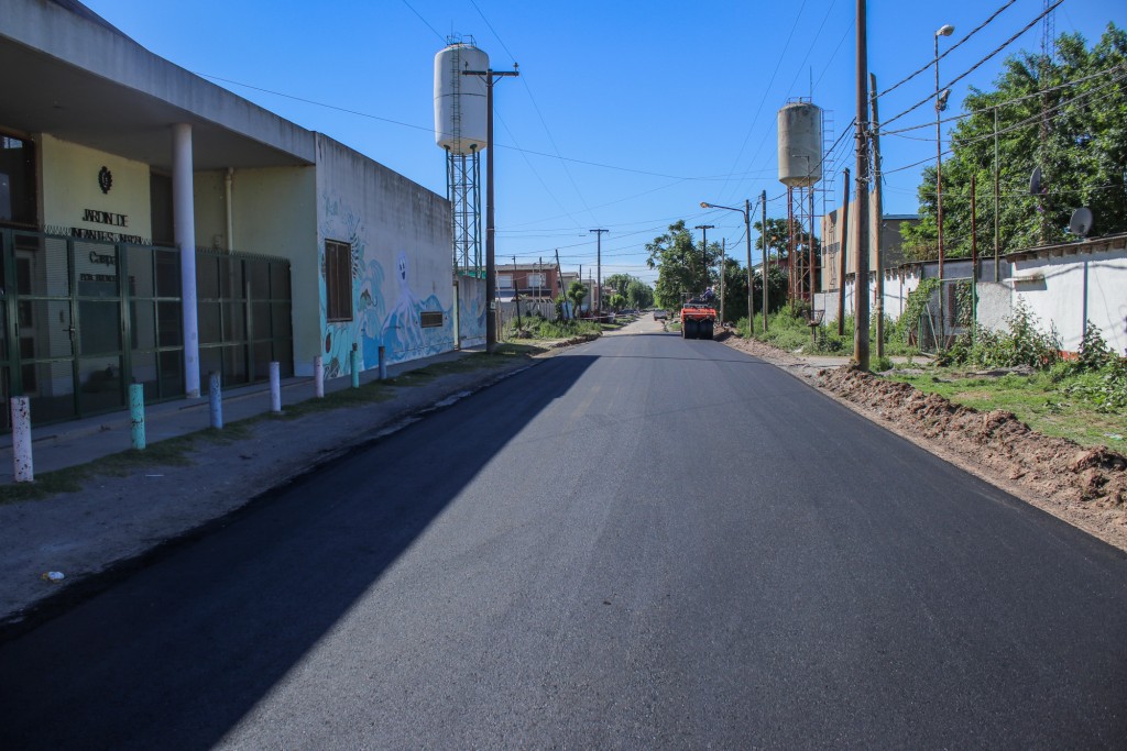Lubo: el Municipio asfaltó el acceso al jardín de infantes Nº 924