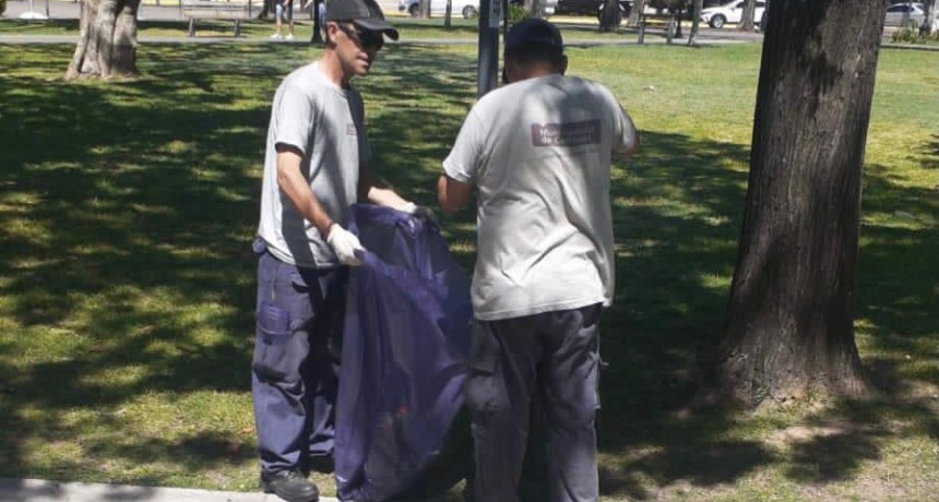 Cuadrillas municipales realizan limpieza y recolección de residuos en espacios públicos