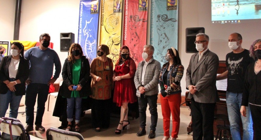 Romano acompañó la celebración del 30° aniversario  de la Escuela de Arte