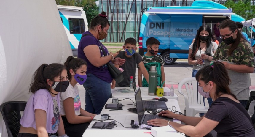 Hoy se entregaron 300 DNI tramitados  en el Operativo Interministerial