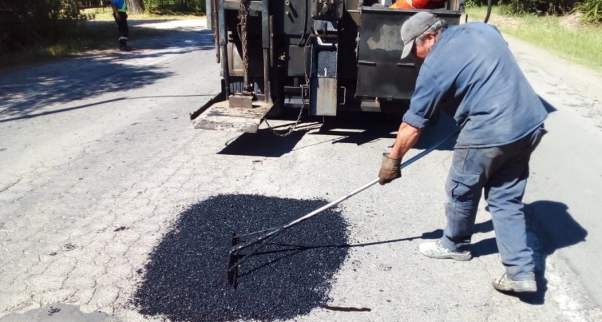  El Municipio realiza trabajos de bacheo en Ruta 4