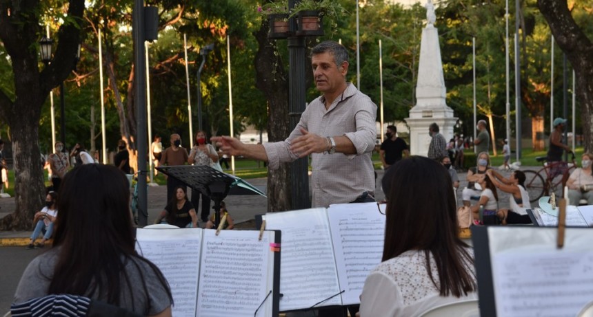 Este jueves, el ensayo al aire libre de la Banda Municipal llega a Ariel del Plata