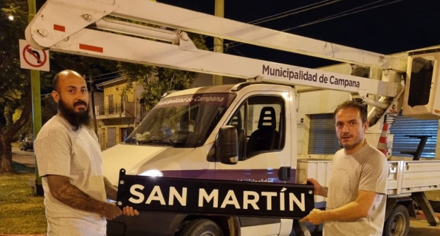 Avanza la colocación de carteles colgantes en los semáforos de la ciudad