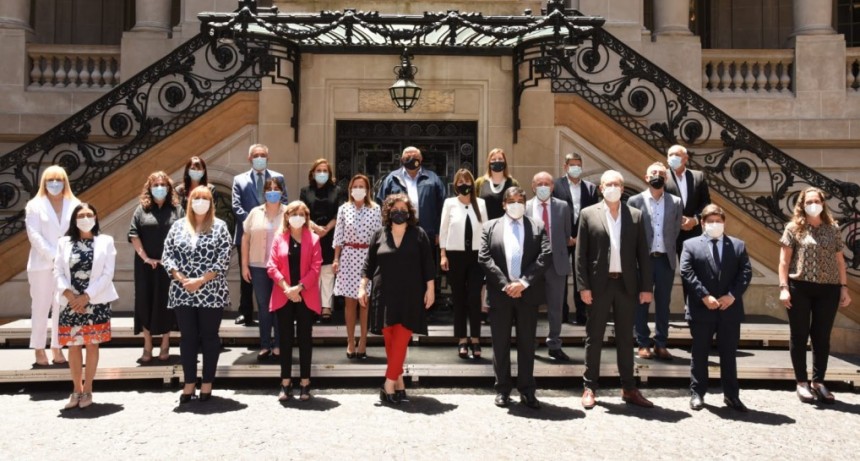 MINISTROS DE SALUD CONSENSUARON DEDICAR EL MES DE DICIEMBRE A COMPLETAR ESQUEMAS DE VACUNACIÓN CONTRA LA COVID-19 E IMPLEMENTAR UN PASE SANITARIO