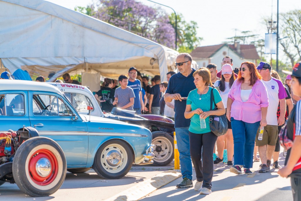 Miles de vecinos disfrutaron de la Fiesta del Primer Automóvil