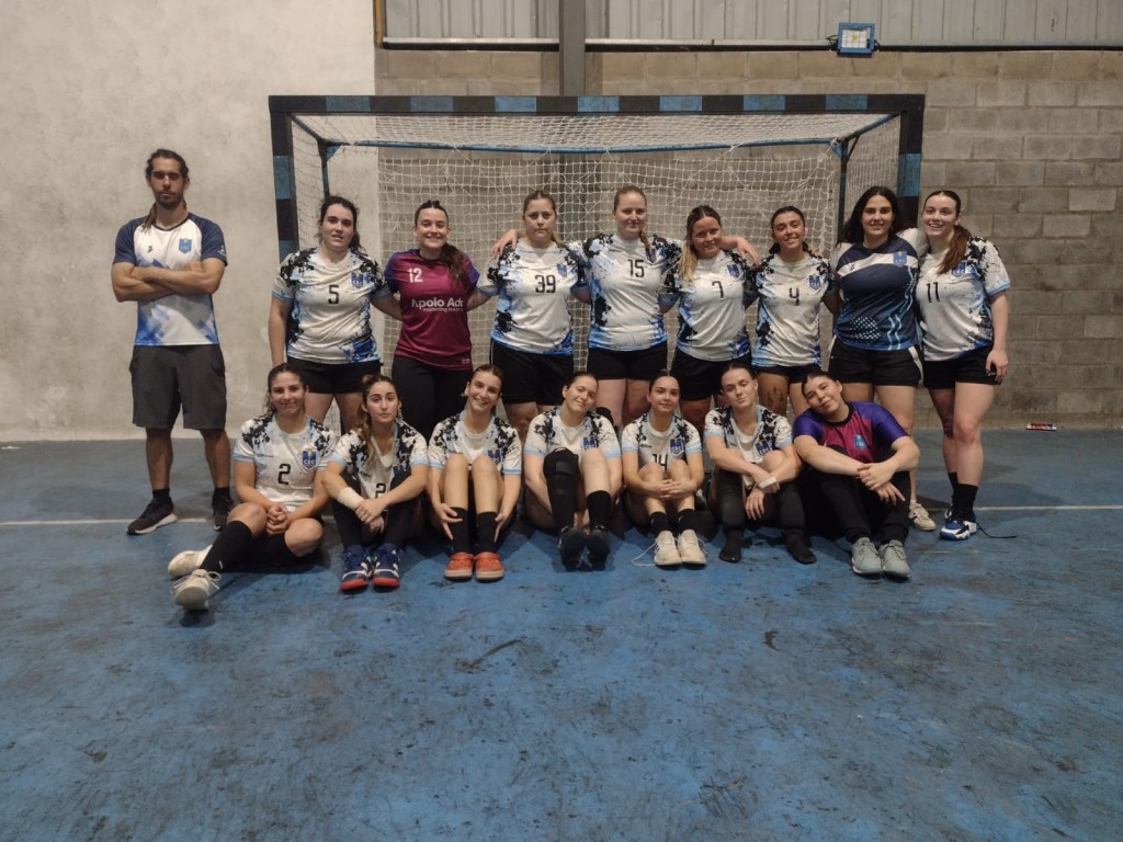 Handball femenino : EL C.B.C CAYÓ COMO LOCAL