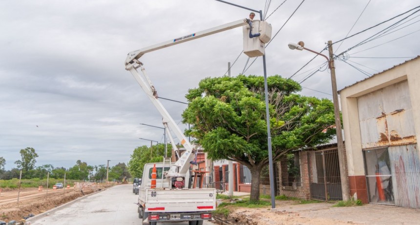 Abella recorrió la obra de renovación de la avenida Bellomo