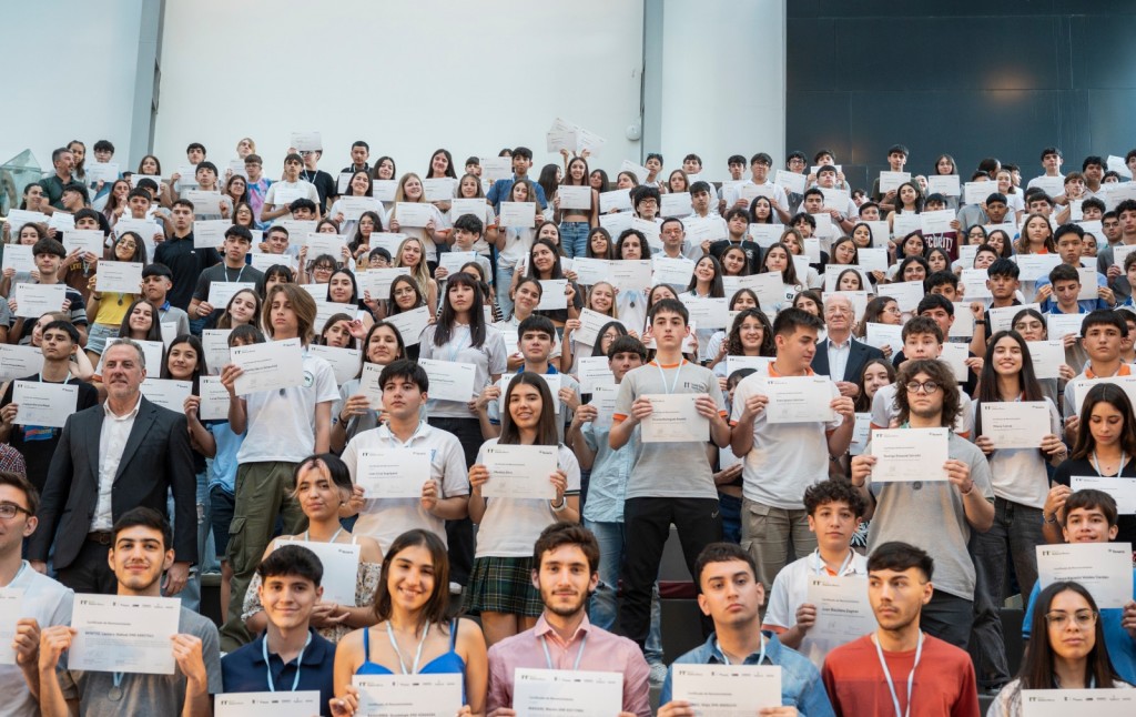 Becas Roberto Rocca: más de 400 estudiantes de Campana y Zárate reconocidos por su mérito